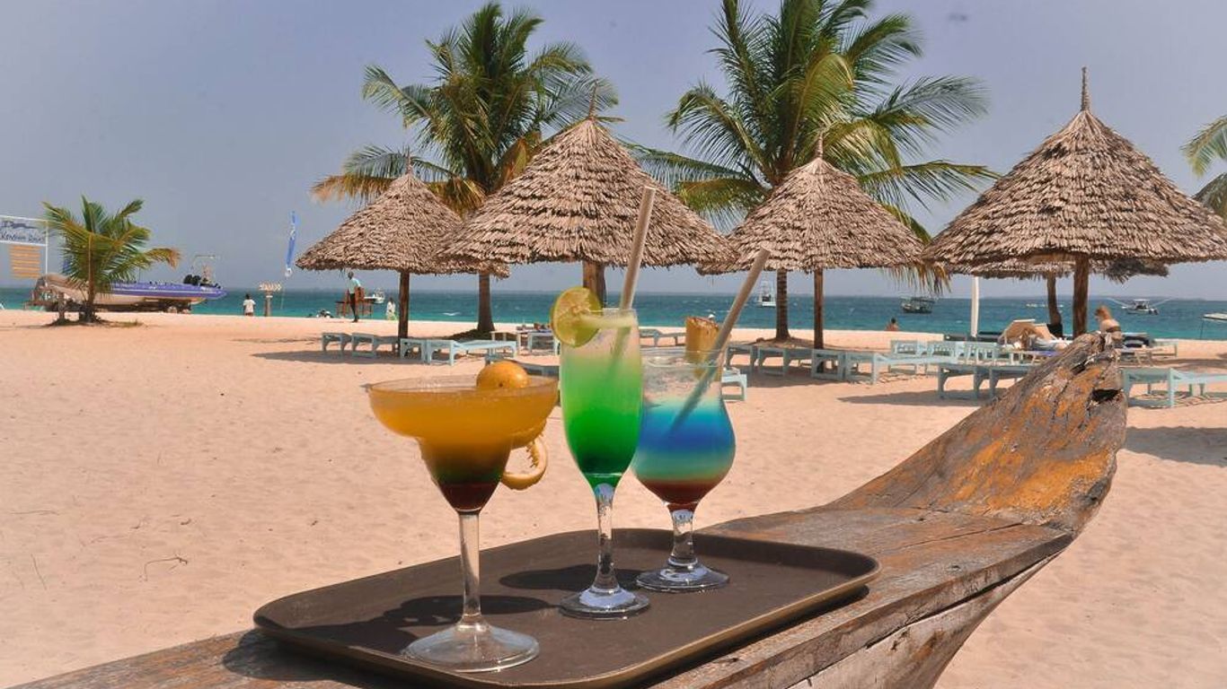 BEACH AND COCKTAILS (BE YOUR OWN VALENTINES)